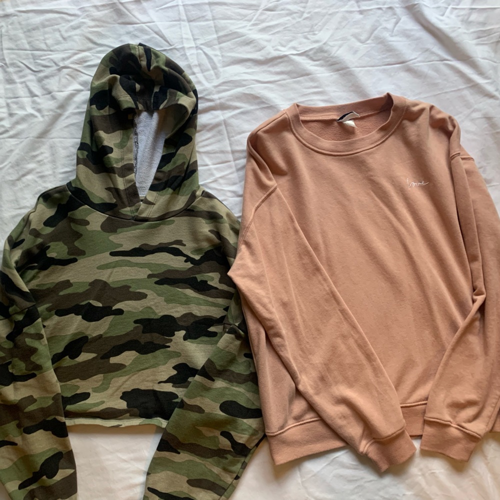 Woman’s - Jolie & Joy -  Tie Die Sweatshirts. Size Medium